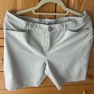 Croft & Barrow Women's Light Khaki Shorts